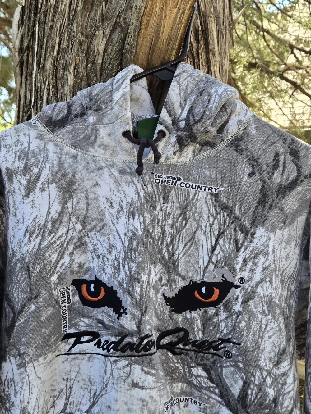 Predator Quest Camo Hoodie with Orange Eye Graphic Cabelas Large